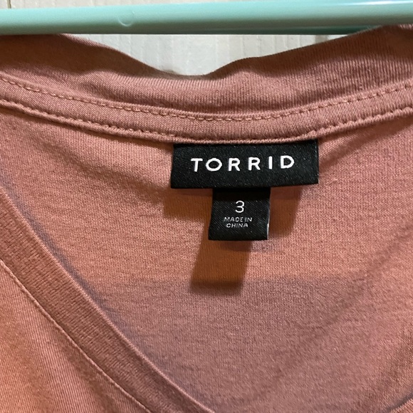 Torrid Dusty Pink V-Neck - Picture 2 of 4